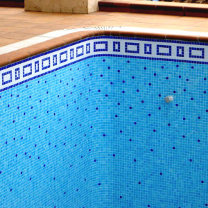 piscina ca con piastrelle2