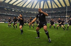 Jonah Lomu nella suggestiva Haka degli All Blacks