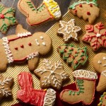 I biscotti allo zenzero ornati di glassa, sono anche delle stupende decorazioni da porre sull'albero o come dolci segnaposto per la tavola.